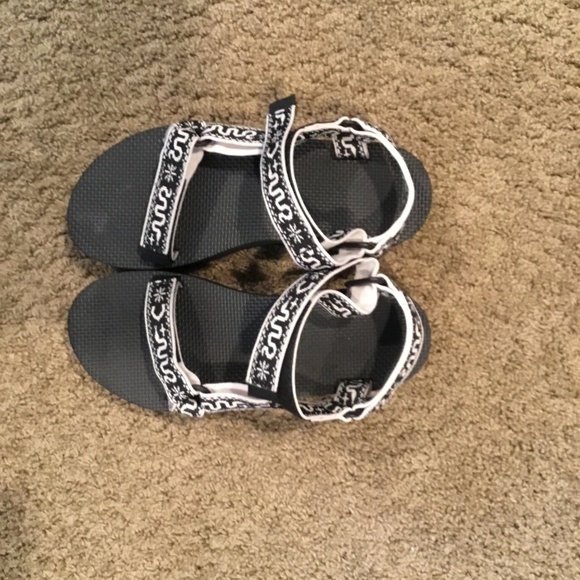 Tera  sandeals - Picture 1 of 2